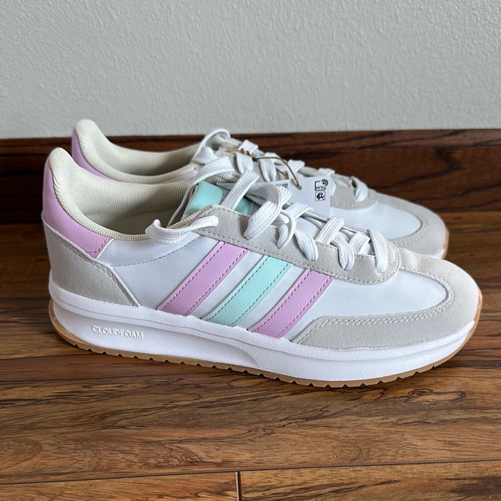 NWT Adidas Run 70s 2.0 J size 6 Kids Retro Shoes size 7.5 Women white pink